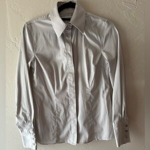 Womenś  Banana Republic Tailored Easy-Care Shirt - Gray - Size 4.